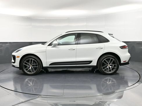 Certified 2025 Porsche Macan image 2