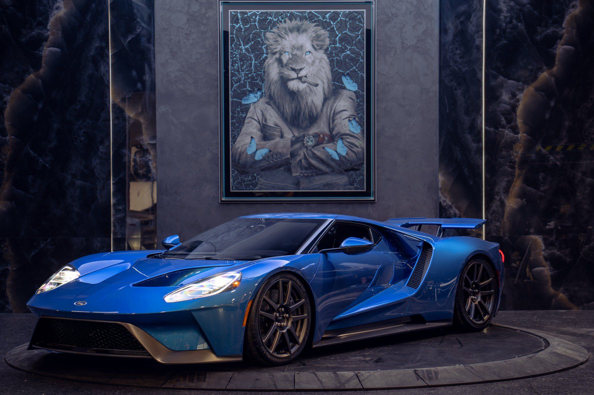 Used 2021 Ford GT RWD image 1