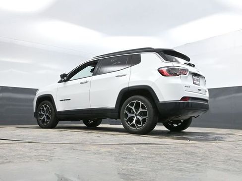 Used 2025 Jeep Compass Limited image 50