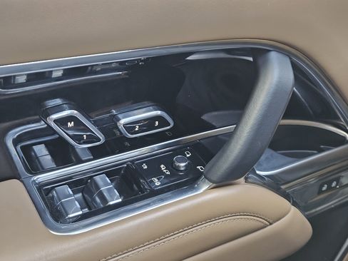 Used 2024 Land Rover Range Rover Autobiography image 25