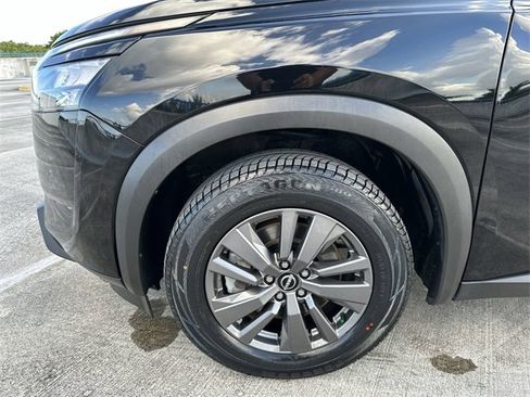 Used 2024 Nissan Pathfinder SV image 18