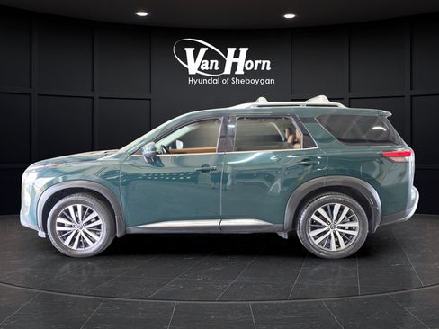 Used 2022 Nissan Pathfinder Platinum w/ Cargo Package FWD image 4