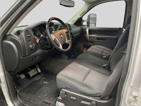 Used 2010 Chevrolet Silverado 2500 LT w/ Interior Plus Package AWD/4WD image 12