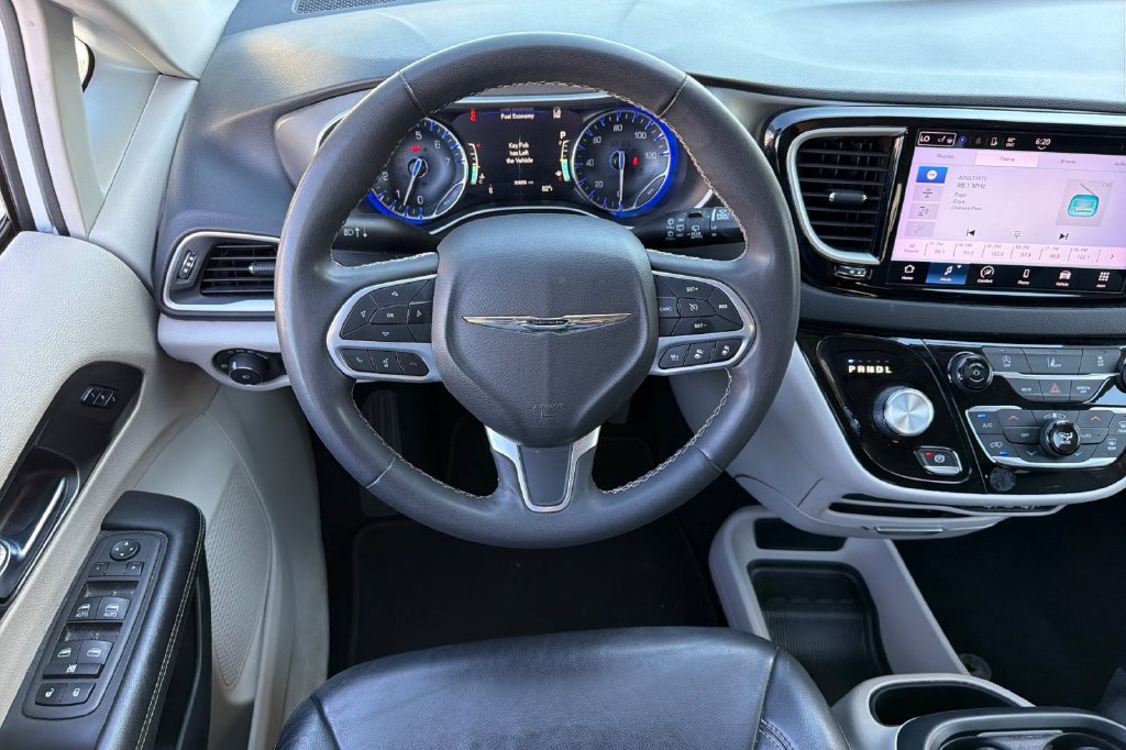Used 2022 Chrysler Pacifica Touring-L FWD image 20