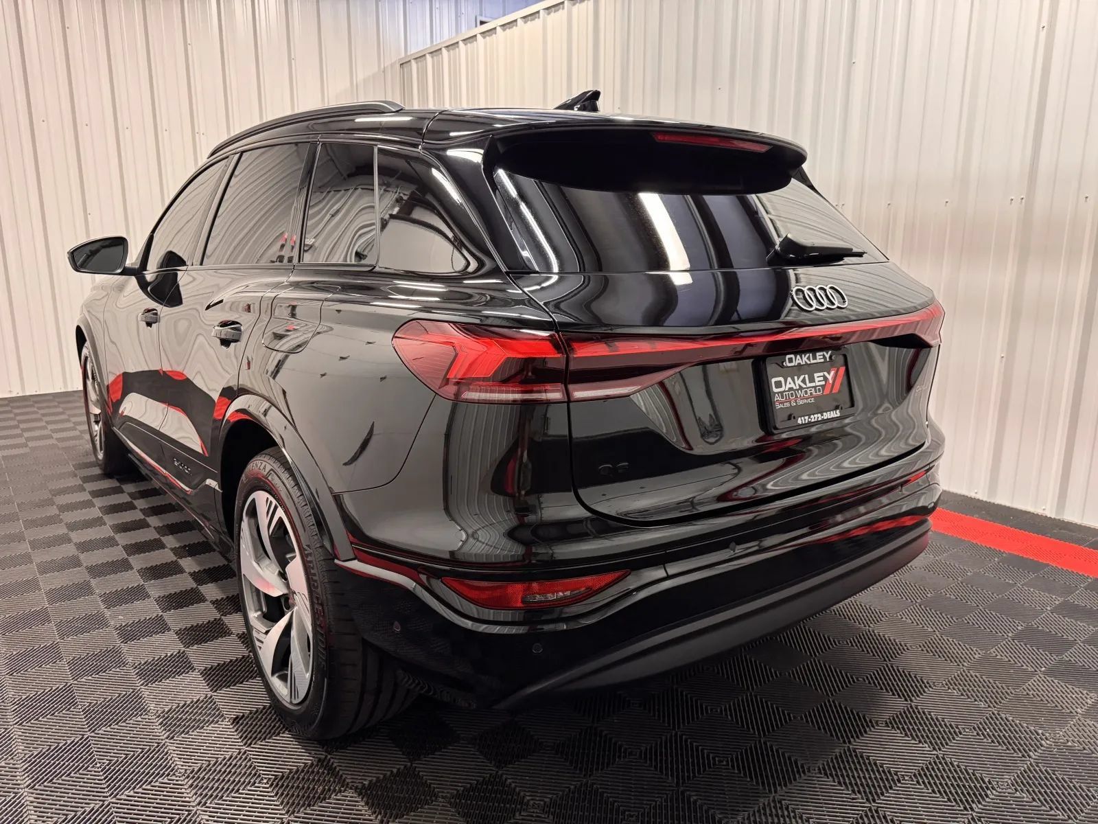 Used 2025 Audi Q6 e-tron Prestige w/ 20" Wheel Package AWD/4WD image 13