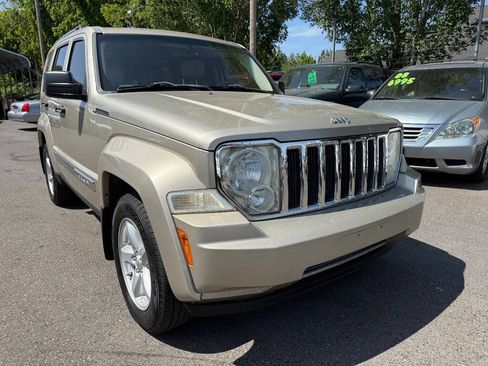 Used 2010 Jeep Liberty Limited w/ Comfort/Convenience Group image 4