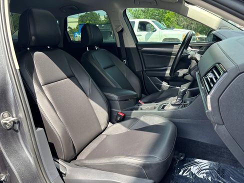 Used 2019 Volkswagen Jetta SEL w/ Cold Weather Package FWD image 21