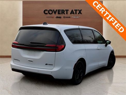 Used 2024 Chrysler Pacifica Select image 5