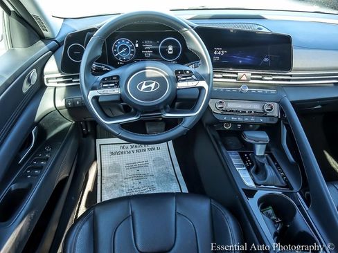 Used 2025 Hyundai Elantra Limited FWD image 15