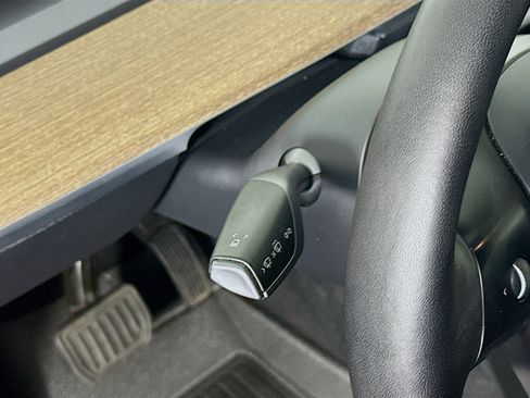 Used 2022 Tesla Model Y Long Range AWD/4WD image 16