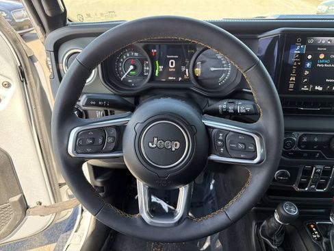 Used 2024 Jeep Wrangler High Altitude AWD/4WD image 21