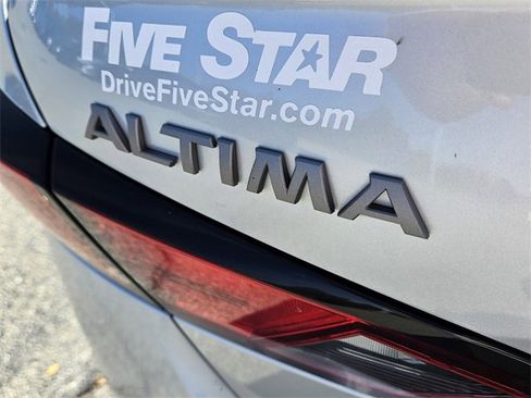 Used 2024 Nissan Altima 2.5 SV image 11