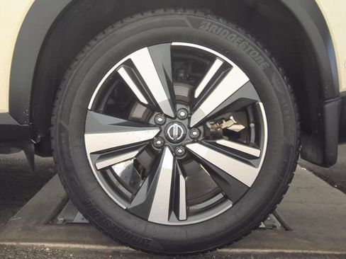 Used 2021 Nissan Rogue Platinum FWD image 3