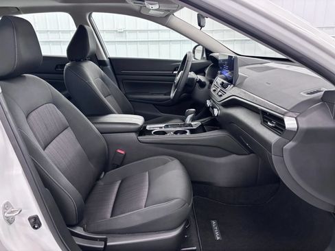 Used 2024 Nissan Altima 2.5 SV w/ SV Premium Package AWD/4WD image 32