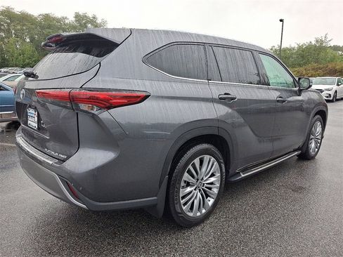 Used 2023 Toyota Highlander Platinum image 6