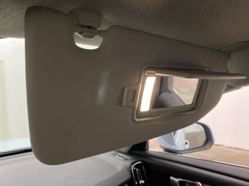 Used 2025 Volvo XC40 B5 Plus image 63