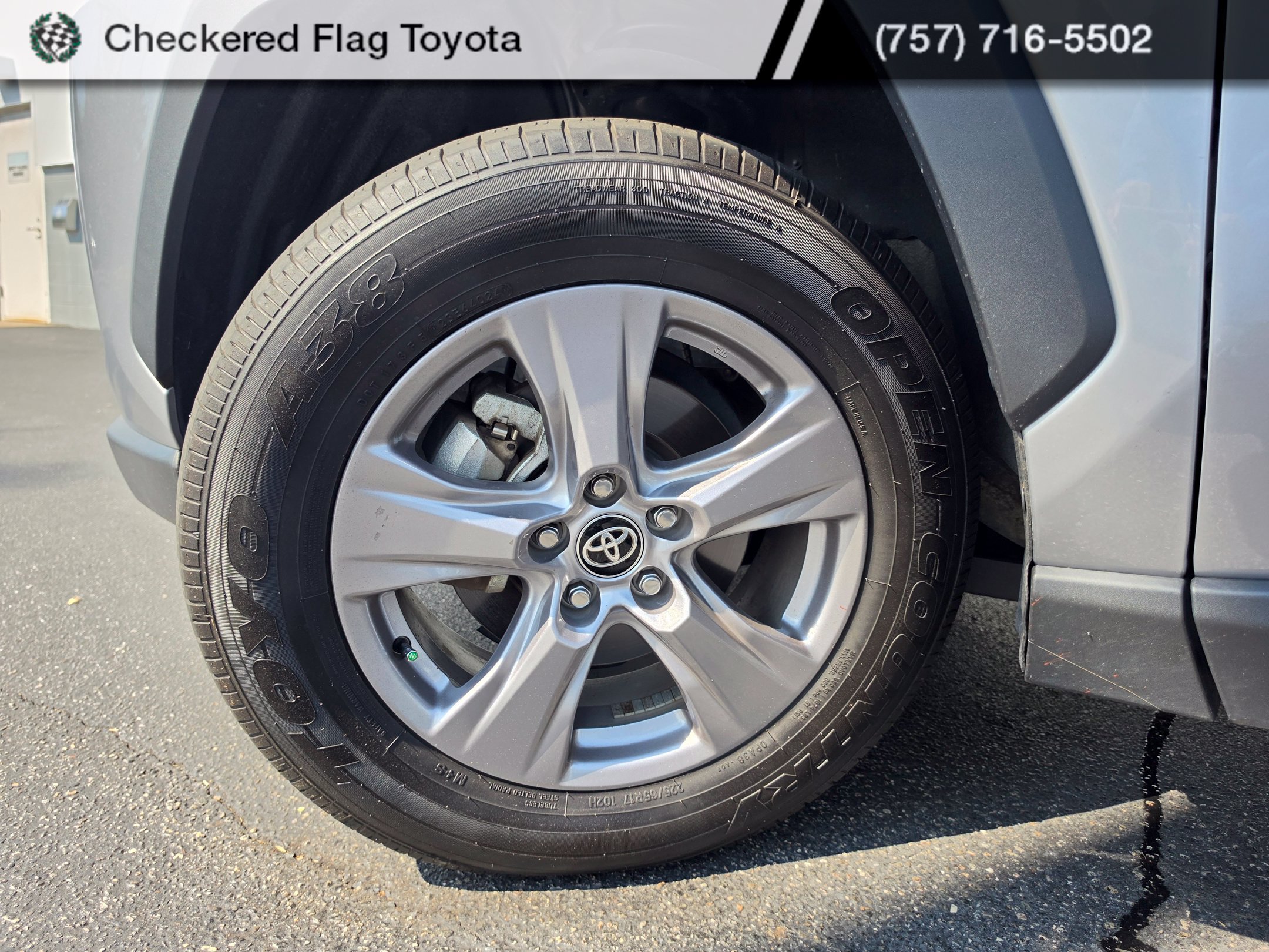 Used 2025 Toyota RAV4 XLE FWD image 9