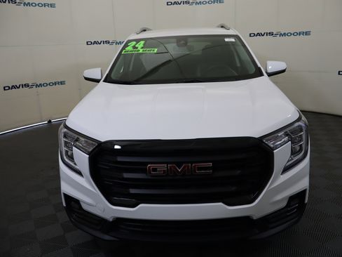Used 2024 GMC Terrain SLT image 14
