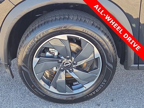 Used 2024 Nissan Rogue SV image 7