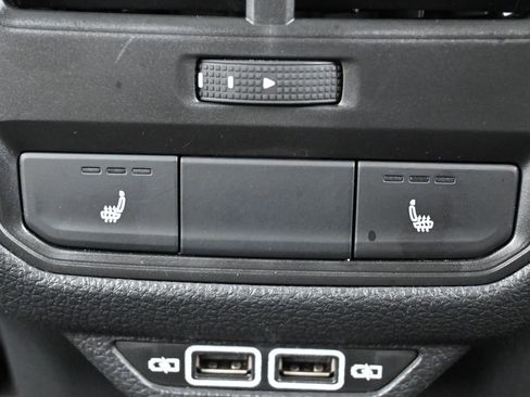 Used 2022 Volkswagen Passat 2.0T image 32