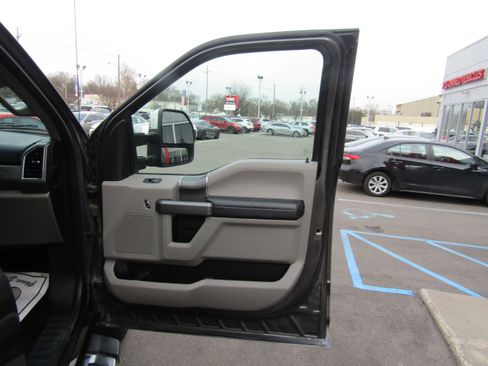 Used 2017 Ford F250 XLT w/ XLT Premium Package image 18