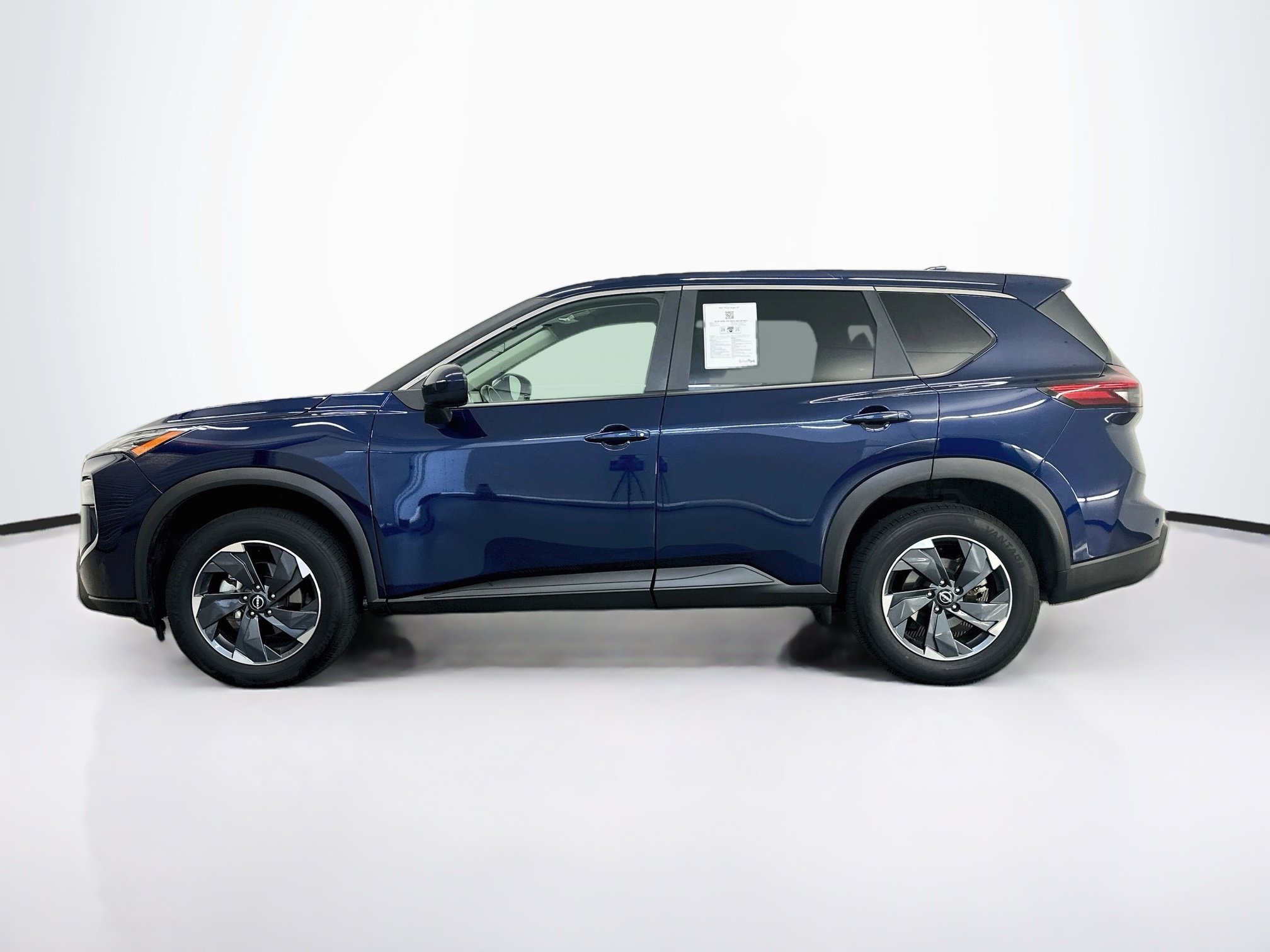 Used 2025 Nissan Rogue SV AWD/4WD image 4