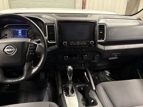 Used 2024 Nissan Frontier SV w/ SV Convenience Package image 18