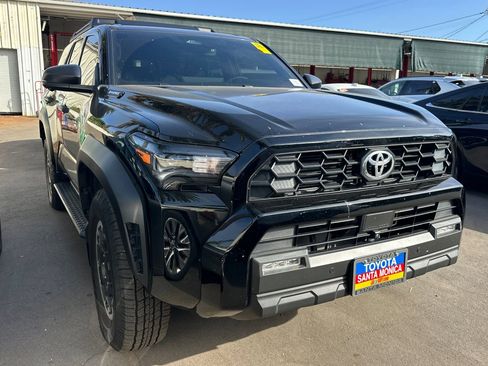 Certified 2025 Toyota 4Runner TRD Off-Road Premium AWD/4WD image 2
