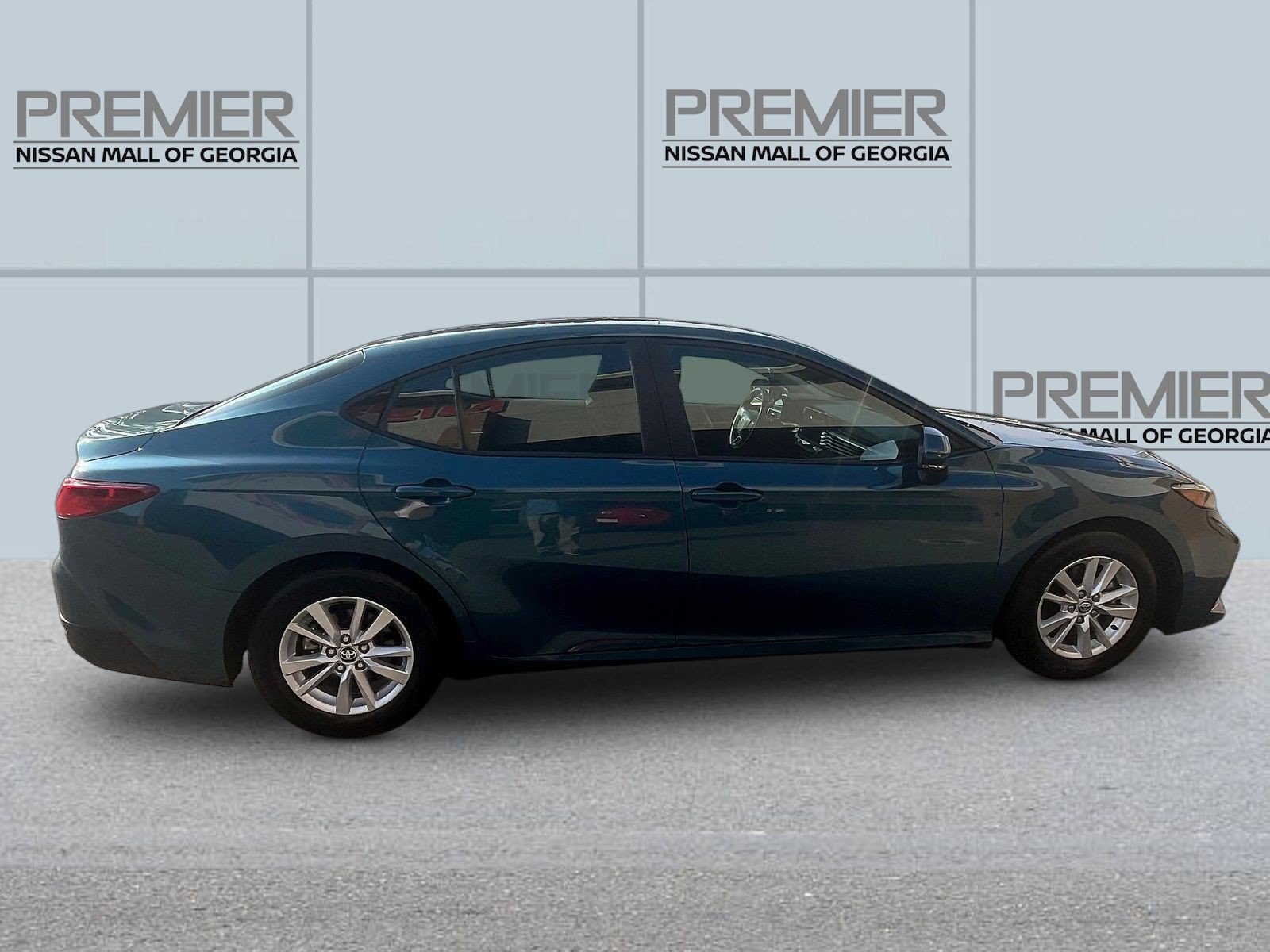 Used 2025 Toyota Camry LE FWD image 8