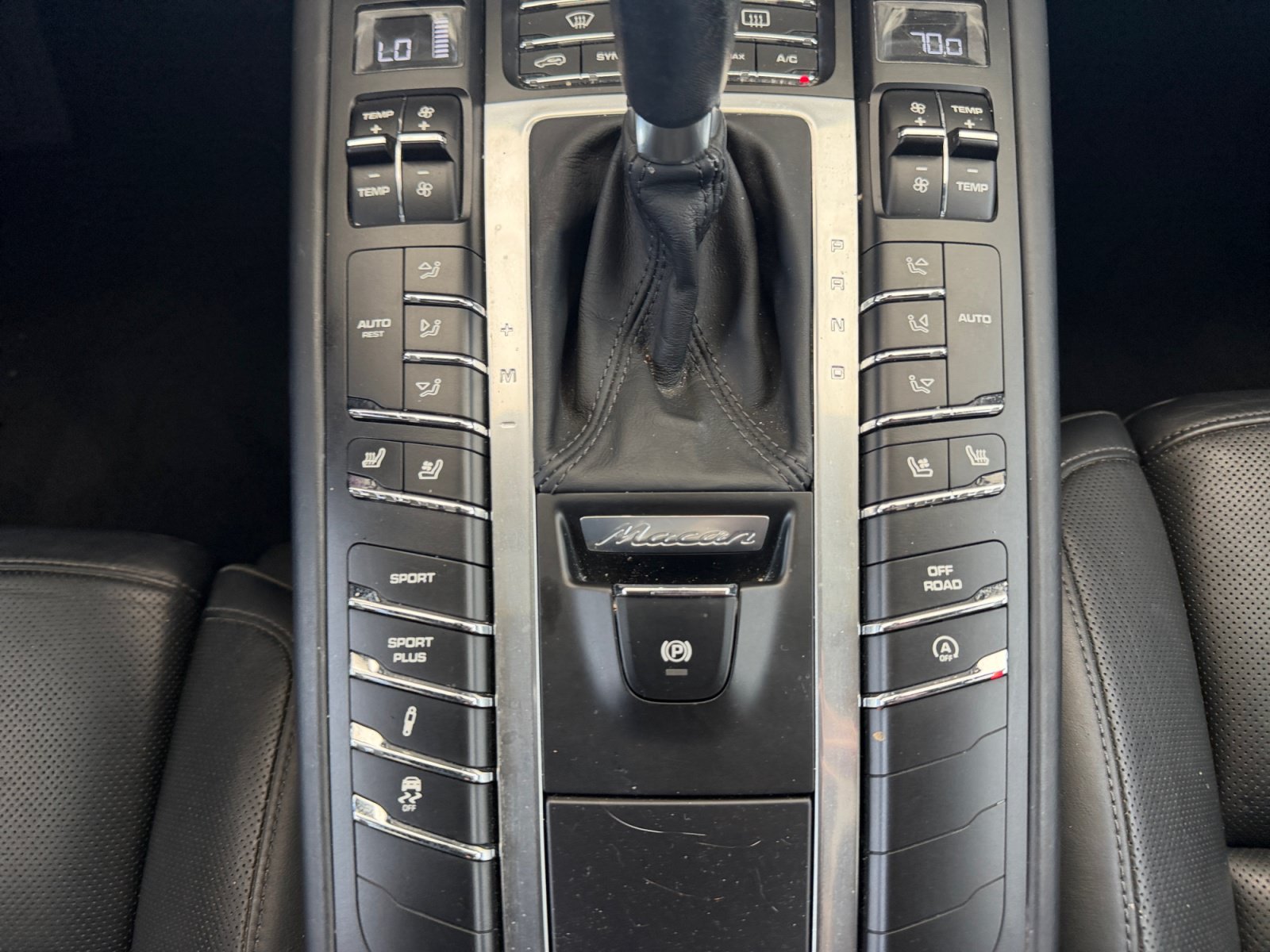 Used 2015 Porsche Macan Turbo AWD/4WD image 21