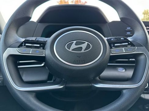 Used 2025 Hyundai Elantra Blue image 21