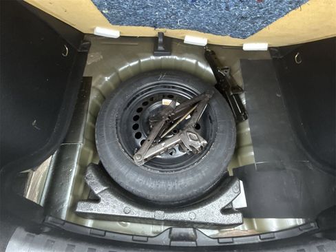 Used 2021 Nissan Kicks S image 40