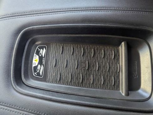 Used 2015 Cadillac Escalade Premium image 38