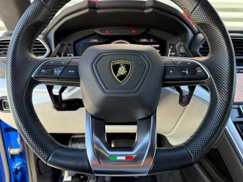 Used 2019 Lamborghini Urus AWD/4WD image 24