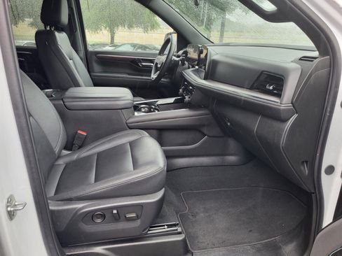 Used 2025 Chevrolet Tahoe LT AWD/4WD image 12