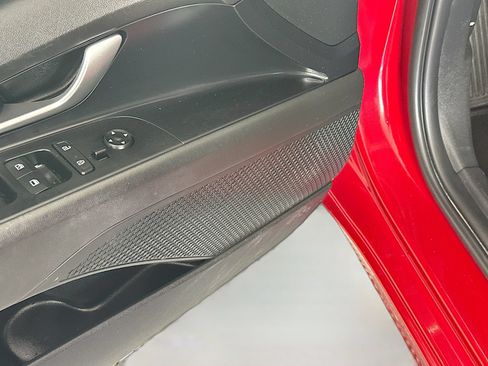 Used 2022 Hyundai Elantra SEL FWD image 19