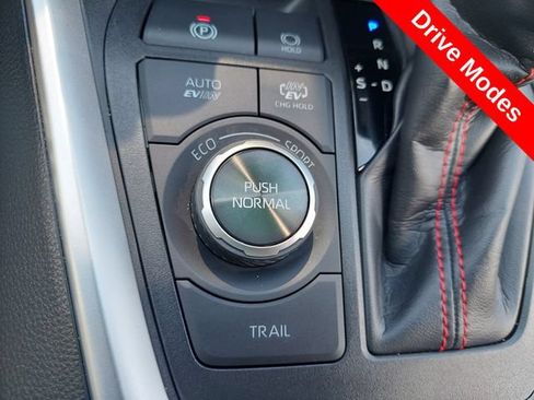 Used 2025 Toyota RAV4 XSE w/ Weather Package AWD/4WD image 17
