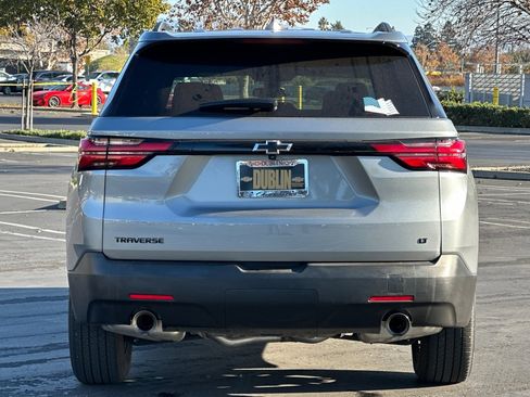 Used 2023 Chevrolet Traverse LT image 5