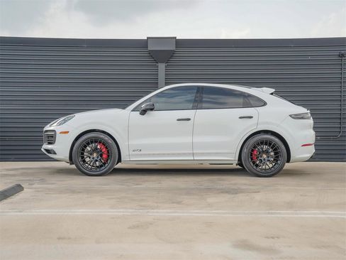 Used 2023 Porsche Cayenne GTS image 2