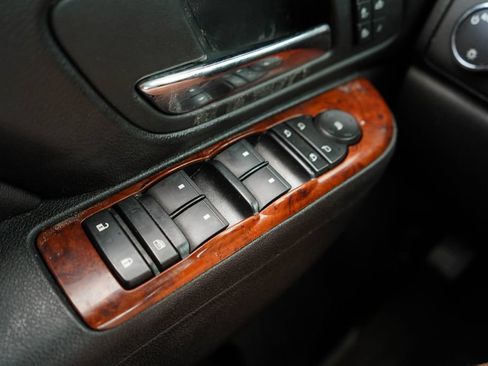 Used 2013 Chevrolet Avalanche LTZ RWD image 30