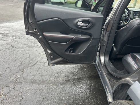 Used 2014 Jeep Cherokee Trailhawk w/ Cold Weather Group image 22