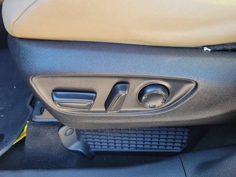 Used 2024 Toyota Sienna XLE FWD image 24