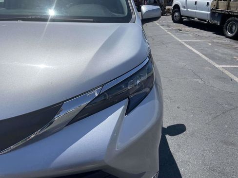Used 2024 Toyota Sienna XLE FWD image 13