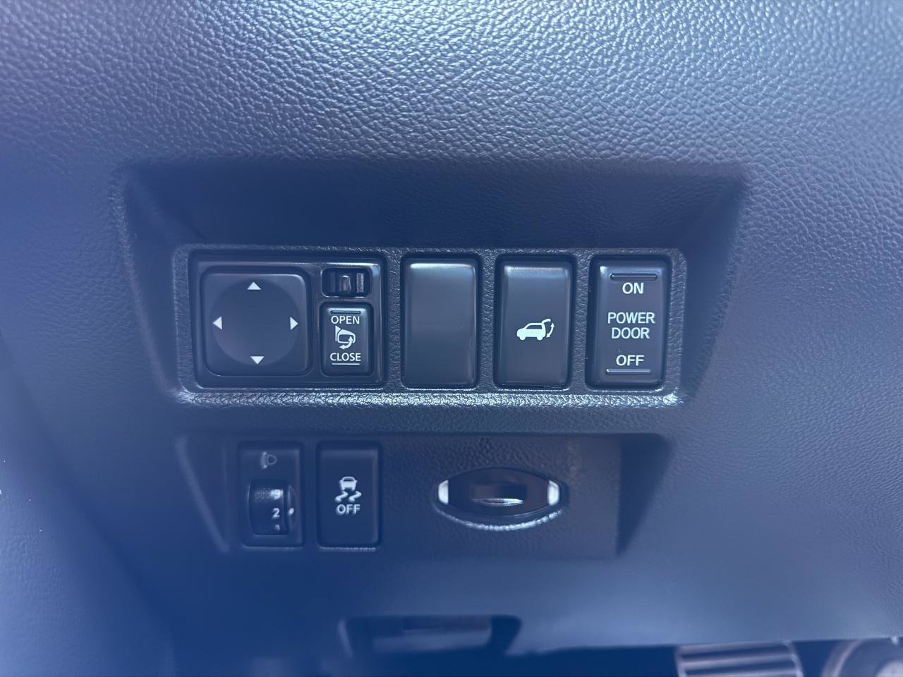 Used 2014 INFINITI QX70 AWD w/ Premium Package image 23