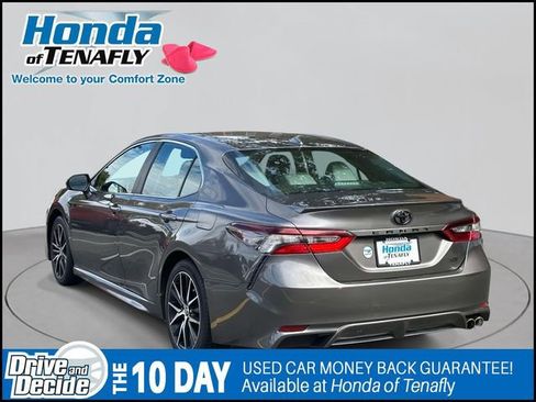 Used 2023 Toyota Camry SE image 4