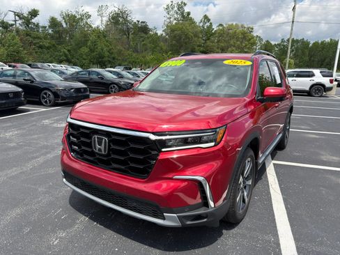 Used 2025 Honda Pilot Touring image 2