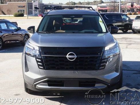 New 2026 Nissan Pathfinder Platinum FWD image 2