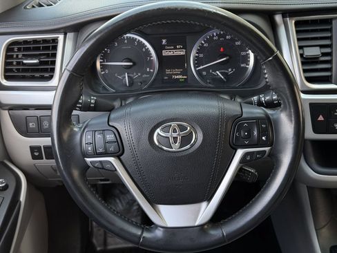 Used 2018 Toyota Highlander XLE FWD image 13