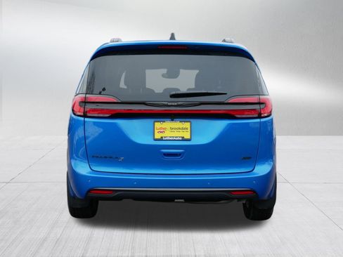 New 2026 Chrysler Pacifica Select w/ S Appearance Package image 6