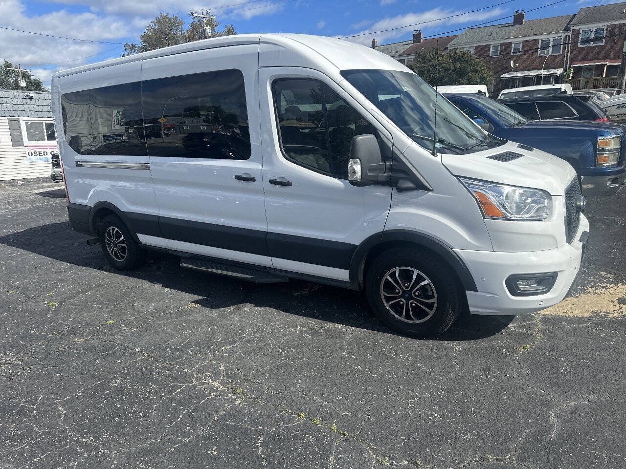 Used 2022 Ford Transit 350 XLT RWD image 2